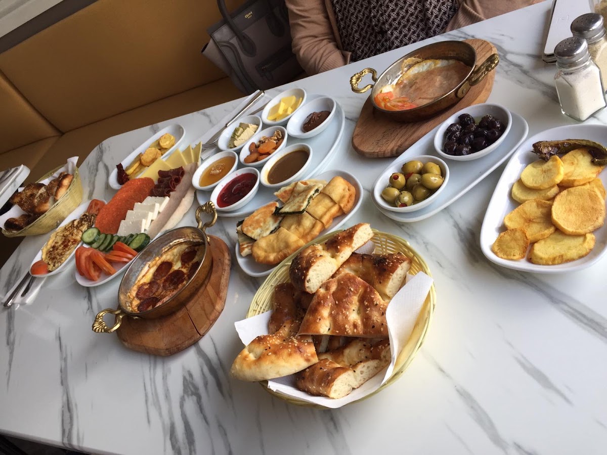 Kuzu Turkish Resturant & Shisha Lounge-6